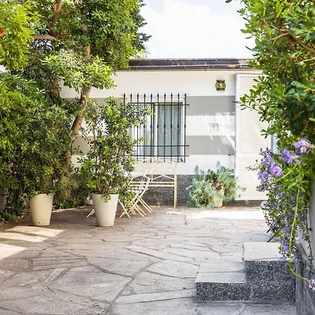 Pochi Passi Dal Mare *