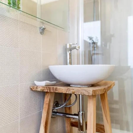 Pochi Passi Dal Mare