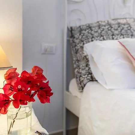 Pochi Passi Dal Mare * 圣巴特罗摩艾美尔