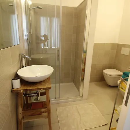 Pochi Passi Dal Mare *