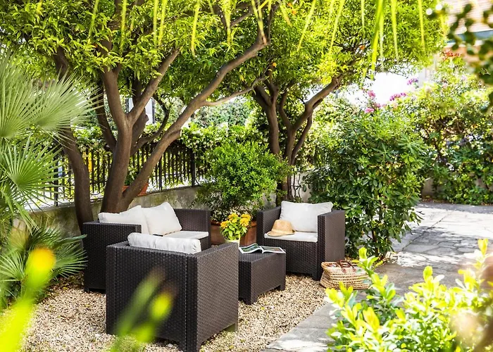 Pochi Passi Dal Mare